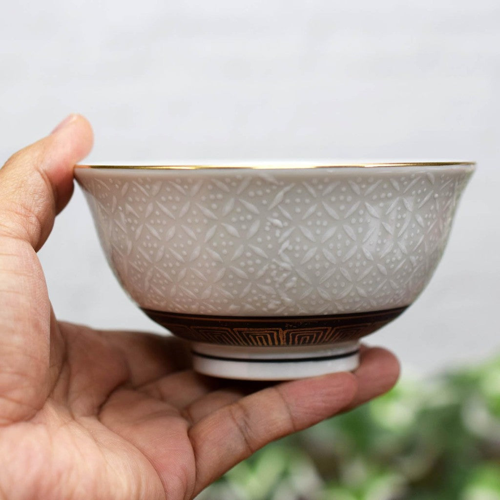 【made in japan】
Waza no Kura Stylish Couple Rice Bowls, Kutani Ceramics Set, Elegant White Seven Treasures Design, Premium Tableware, Perfect Gift for Weddings and Anniversaries, Japanese Ceramics.