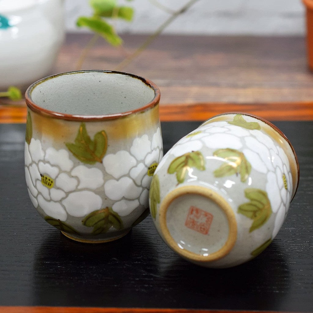【made in japan】Stylish Pair of Kutani Ware Tea Cups, White Peony Design, Perfect for Couples. Handmade Ceramic Japanese Tableware Ideal for Weddings, Anniversaries, and Special Celebrations. A Unique Gift for Special Occasions like Koki, Kiju, and Beiju.
