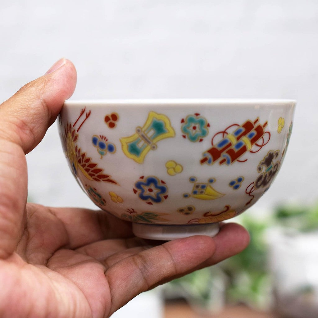 【made in japan】
"Kozara Traditional Japanese Rice Bowl - Small Kutani Ceramic, Lucky Treasure Design, Elegant Tableware, Perfect for Birthdays and Special Occasions"