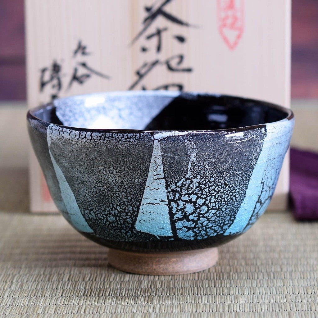 Matcha bowl, ceramic, teaware, Kutani ware, matcha tea bowl, silver glaze, brand, matcha, tea bowl, Japanese tableware, made in Japan.
