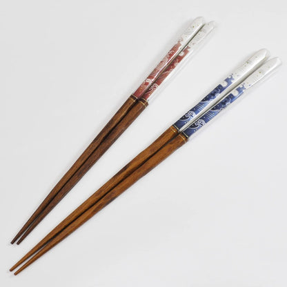 A pair of couple's lacquered chopsticks in a paulownia box, featuring "Shuwa," along with a holly chopstick rest. Made in Japan, includes two sets.