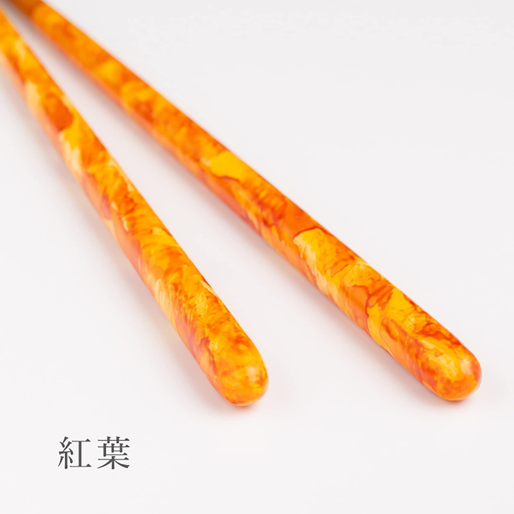 Hashikura Matsukan Dishwasher Safe Natural Wood Couple Chopsticks Set with Rest - 22.5cm - Crystal Color Brush Design - Made in Japan