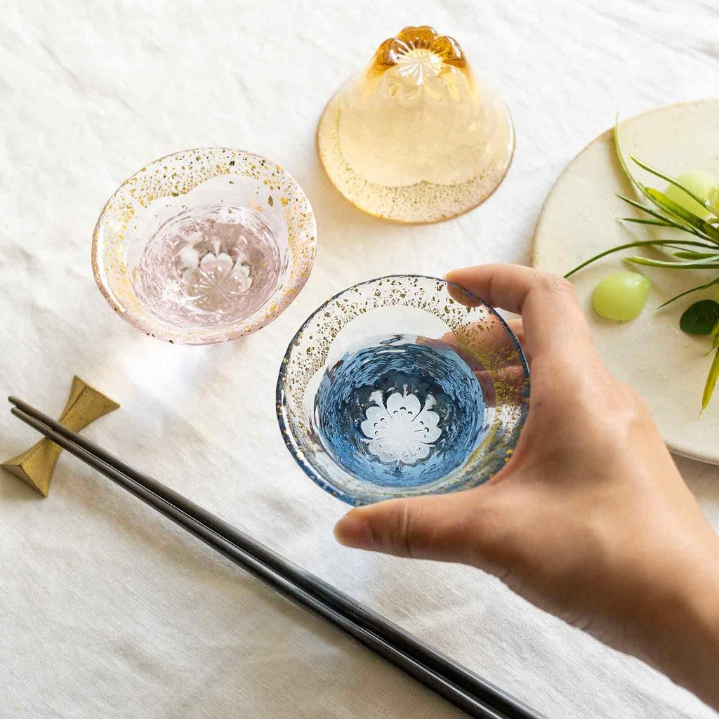 【made in japan】
Toyo Sasaki Glass Wa Glass On Fuji Sakura Sake Cup, Indigo with Gold Leaf, 80ml, Made in Japan, Sake Glass, Mount Fuji Glass, Cup, Gift, Present, Holiday Gift, Respect for the Aged Day, Father's Day, Mother's Day, Birthday, 42150TS-G-LSHB.