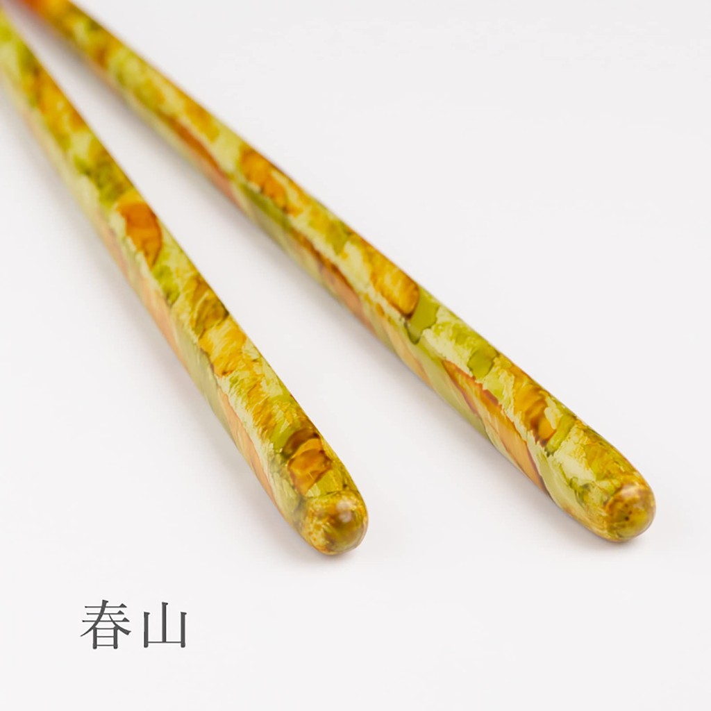Hashikura Matsukan Dishwasher Safe Natural Wood Couple Chopsticks Set with Rest - 22.5cm - Crystal Color Brush Design - Made in Japan