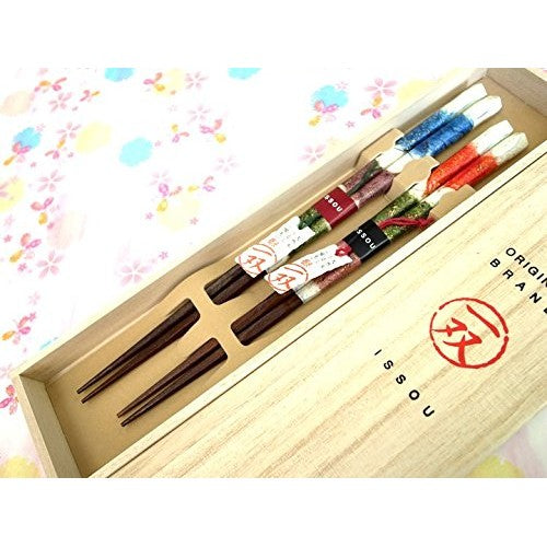 Eighth-Generation Harimaya Issō Yūshin Couple's Chopsticks in Paulownia Box, Made in Japan
