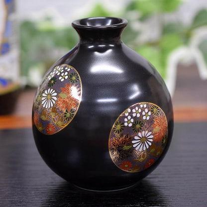 Stylish Kutani Ware Sake Set with Guinomis and Tokkuri, Ideal for Evening Drinks, High-Quality Japanese Ceramics, Perfect for Birthdays, 60th and 70th Birthday Celebrations, Premium Gift Option.
