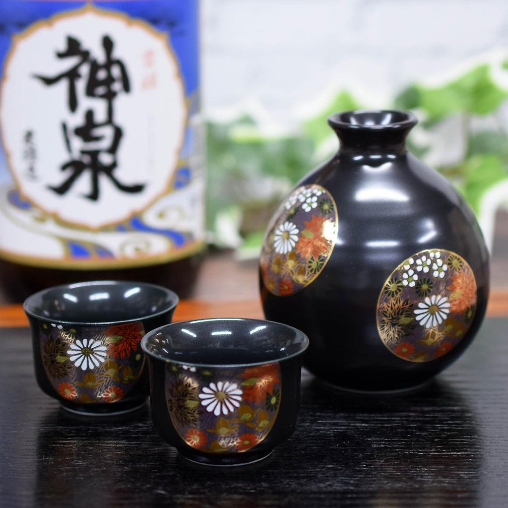 Stylish Kutani Ware Sake Set with Guinomis and Tokkuri, Ideal for Evening Drinks, High-Quality Japanese Ceramics, Perfect for Birthdays, 60th and 70th Birthday Celebrations, Premium Gift Option.