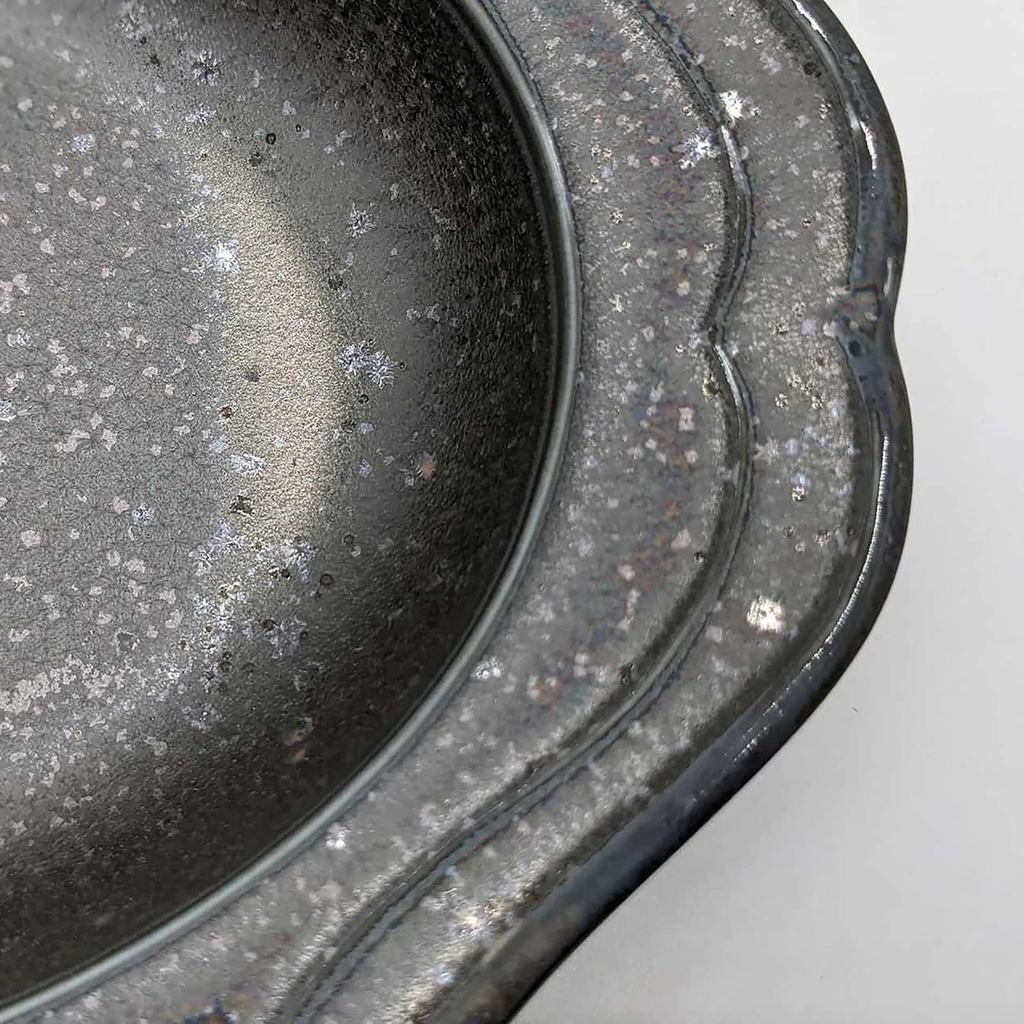 Cadre Mino Ware Antique-Style Oval Relief Ceramic Plate/Bowl – Microwave-Safe, Made in Japan