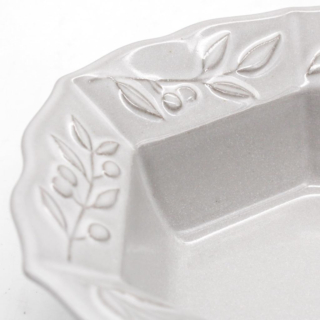 aito Seisakusho "Olive" 19×14cm Seto Ceramic Curry & Salad Plate – Relief Design, Microwave & Dishwasher Safe, Made in Japan