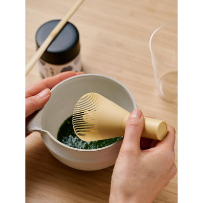 Japanese Tea Whisk, Made in Japan, 100 Stems, White Bamboo Color, Unbreakable Resin, Ideal for Tea Ceremony Practice and Matcha Lattes
