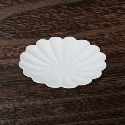 Takumibufu Arita Ware 13cm Small Plate White Matte Chrysanthemum Pattern Japanese Porcelain