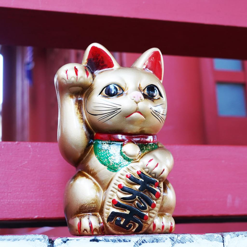 Seto-Yaki Hand-Painted Ceramic Maneki Neko Piggy Bank - 6.3-inch Japanese Lucky Cat Figurine for Home Decor, Good Fortune and Prosperity