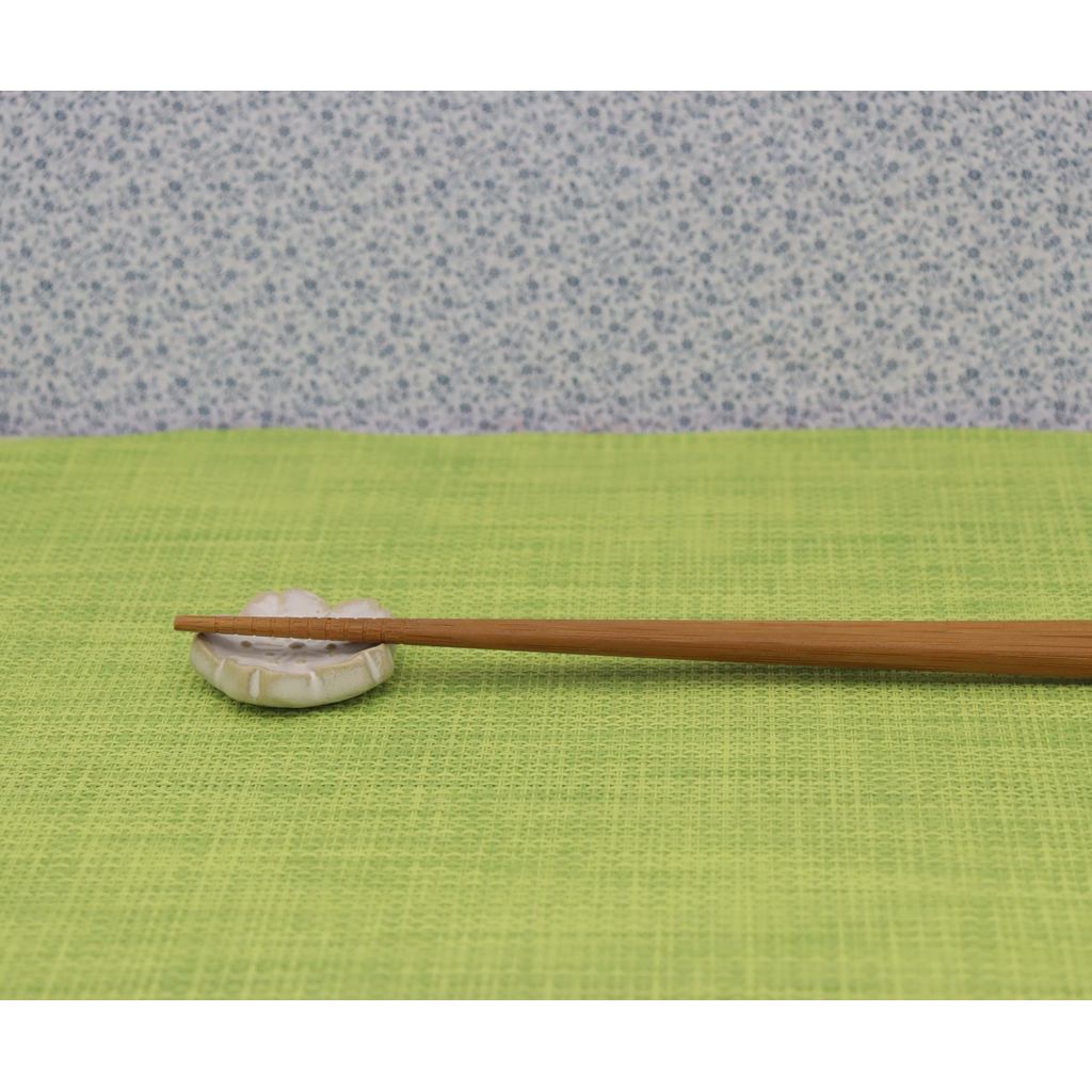 Craftsman House White-Glazed Ceramic Floral Chopstick Rest, Seto Ware (Made in Japan)