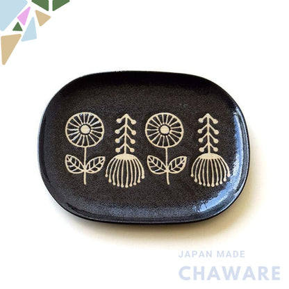 Japanese Seto-yaki Large Shallow Ceramic Plate — Nordic-Inspired Cute Floral Design