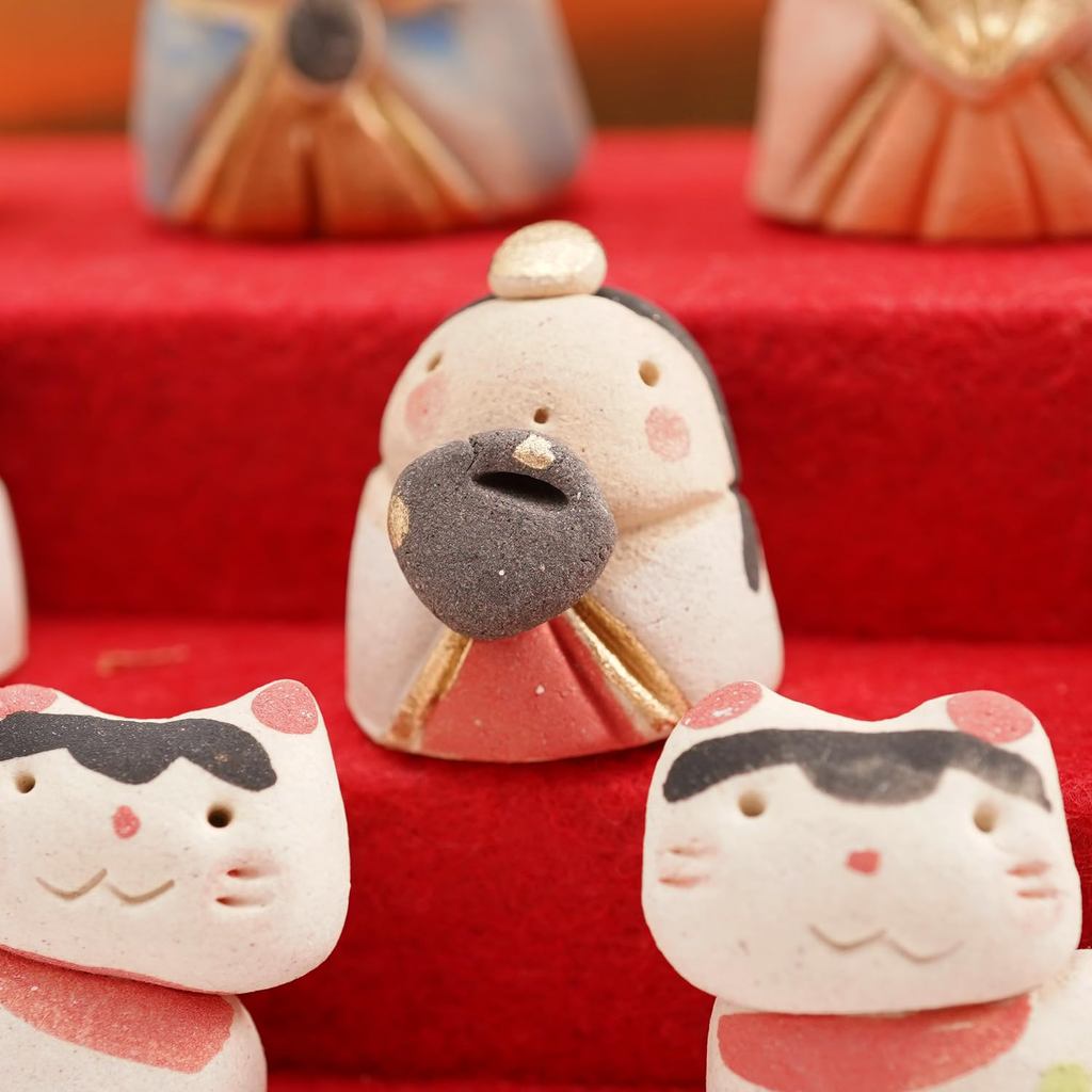 Fukubeya Seto-yaki Compact Three-Tier Mini Hina Doll Display with Gold Screen, Ceramic Made in Japan