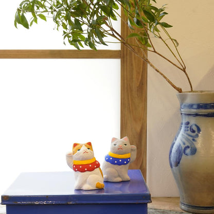 COTONOHA Seto-Yaki Maneki Neko Ceramic Lucky Cat Figurine – Handmade Japanese Shelf Ornament, 9.4 cm (White)