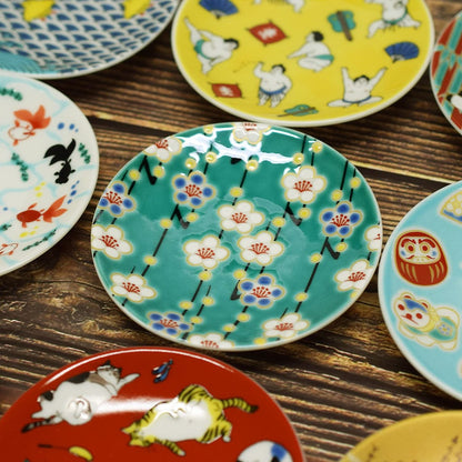 【made in japan】
Waza no Kura Stylish Kutani Ware Plate, Lucky Small Dish with Plum Design, Ceramic Side Plate for Serving, Japanese Tableware Brand