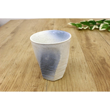 【made in japan】
Mino Ware Square Glass Free Cup, Japanese Café Series, Rough Shaved Twisted Design, White Decorative Glaze, Model MZ-0565, Ideal for Serving Drinks and Enhancing Table Settings.