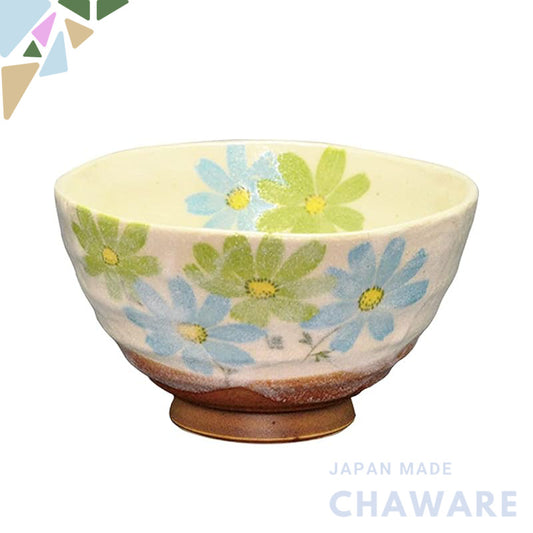 【made in japan】
Yutakagama Rikyū Tea Bowl in White with Seasonal Flower Design for September, Featuring Cosmos Blossoms 
