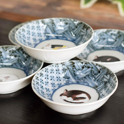 【made in japan】Waza no Kura Stylish Kutani Ware Tableware Set of 5 Small Bowls with Sleeping Cat Design, Luxury Japanese Ceramics, Perfect for Wedding Gifts, Celebrations, and Everyday Use.