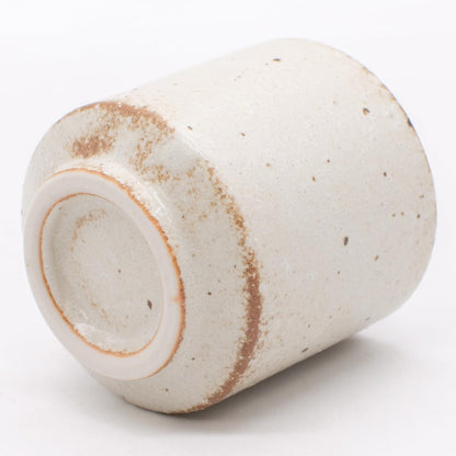 【made in japan】
Mino Ware Rust-Style Gulp Cup, Ochoko Sake Cup, Diameter Approx. 5cm, Capacity About 70ml, Ivory, Microwave & Dishwasher Safe, Made in Japan, Item No. 461-0005. Perfect for enjoying sake in style!