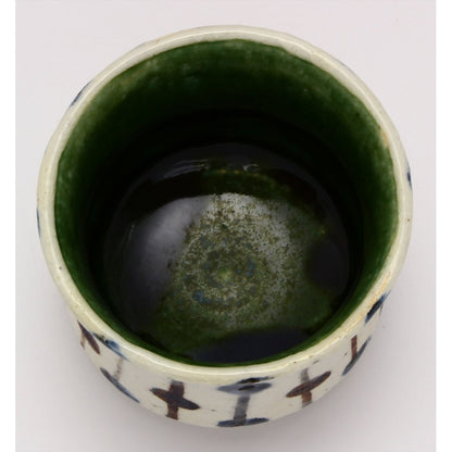 【made in japan】
Mino Ware "Nakagaki Renji" Oribe Pleated Drum-Shaped Tea Cup, Sencha Bowl, Approx. Diameter 9cm x Height 7.5cm, Capacity 260ml, Made in Japan, Model No. 043-0300. Perfect for tea lovers!