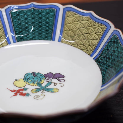 【made in japan】
Elegant Japanese Kutani Pottery Serving Bowl - High-Quality Ceramic Dish for Traditional Dining, Small Patterned Vegetable Bowl, Made in Japan, Premium Tableware for Your Japanese Cuisine Collection.