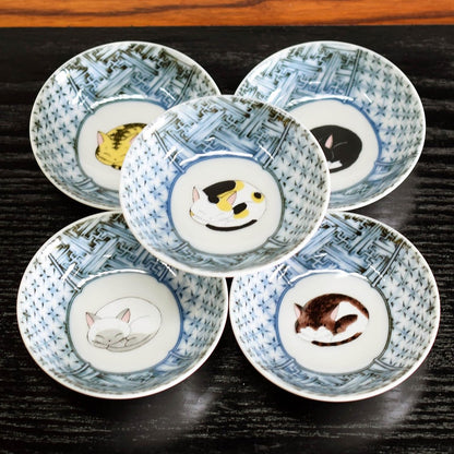 【made in japan】Waza no Kura Stylish Kutani Ware Tableware Set of 5 Small Bowls with Sleeping Cat Design, Luxury Japanese Ceramics, Perfect for Wedding Gifts, Celebrations, and Everyday Use.