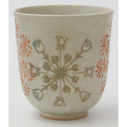 【made in japan】
Hasami Porcelain Kunzan Teacup in Red with Wavy Petal Design - Ideal for Tea Lovers and Traditional Japanese Ceramics Enthusiasts. Perfect for Daily Use or Collecting!