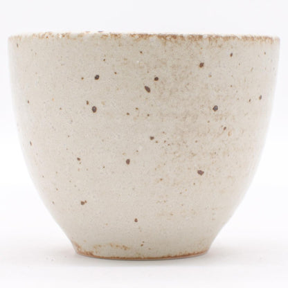 【made in japan】
Mino Ware Rusty Shino Rokkubei Sencha Bowl, 8cm diameter x 6.5cm height, 170ml capacity, Ivory color, Microwave & Dishwasher Safe, Made in Japan, Model 461-0002. Perfect for tea lovers!
