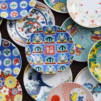 【made in japan】
Stylish Kutani Ware Plate from Waza no Kura, Decorative Fortune Bean Dish, Fuku Suke, Ceramic Small Plate, Ideal for Side Dishes, Premium Japanese Tableware