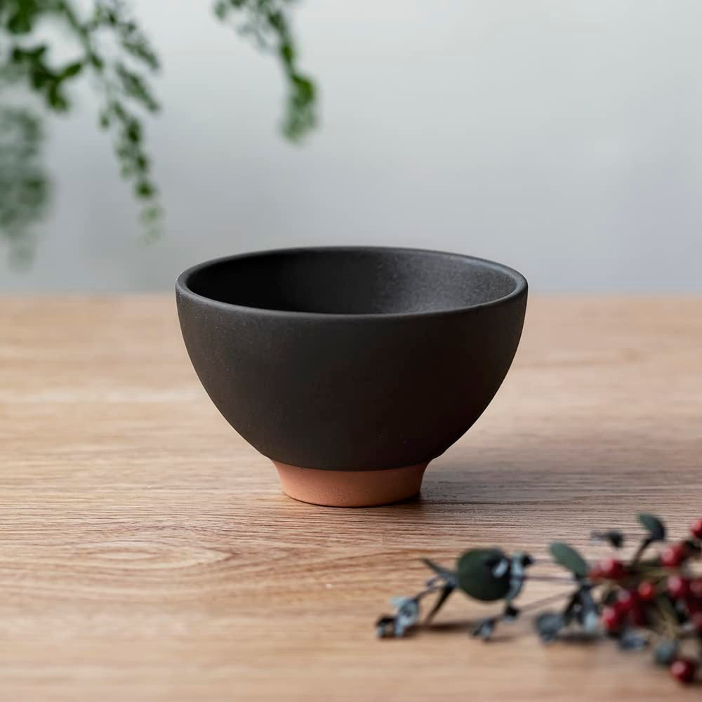 【made in japan】
&NE Mino Ware Red Clay Tea Bowl HARE & KE in Black, 11cm Diameter x 7cm Height, Made in Japan, Dishwasher Safe, Matte Finish, Stylish Design, Model NAW-193-BK