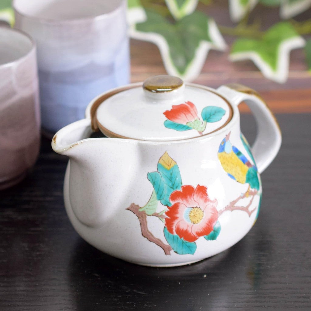 【made in japan】
Stylish Japanese Tableware - Kutani Teapot with Camellia and Bird Design, Ceramic with Strainer, Premium Quality, Made in Japan, Perfect Birthday Gift.