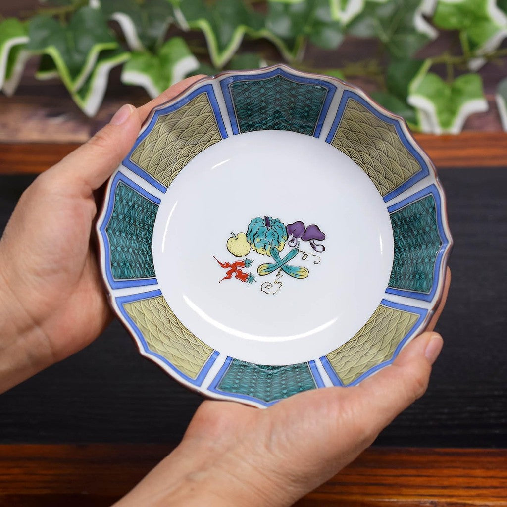 【made in japan】
Elegant Japanese Kutani Pottery Serving Bowl - High-Quality Ceramic Dish for Traditional Dining, Small Patterned Vegetable Bowl, Made in Japan, Premium Tableware for Your Japanese Cuisine Collection.