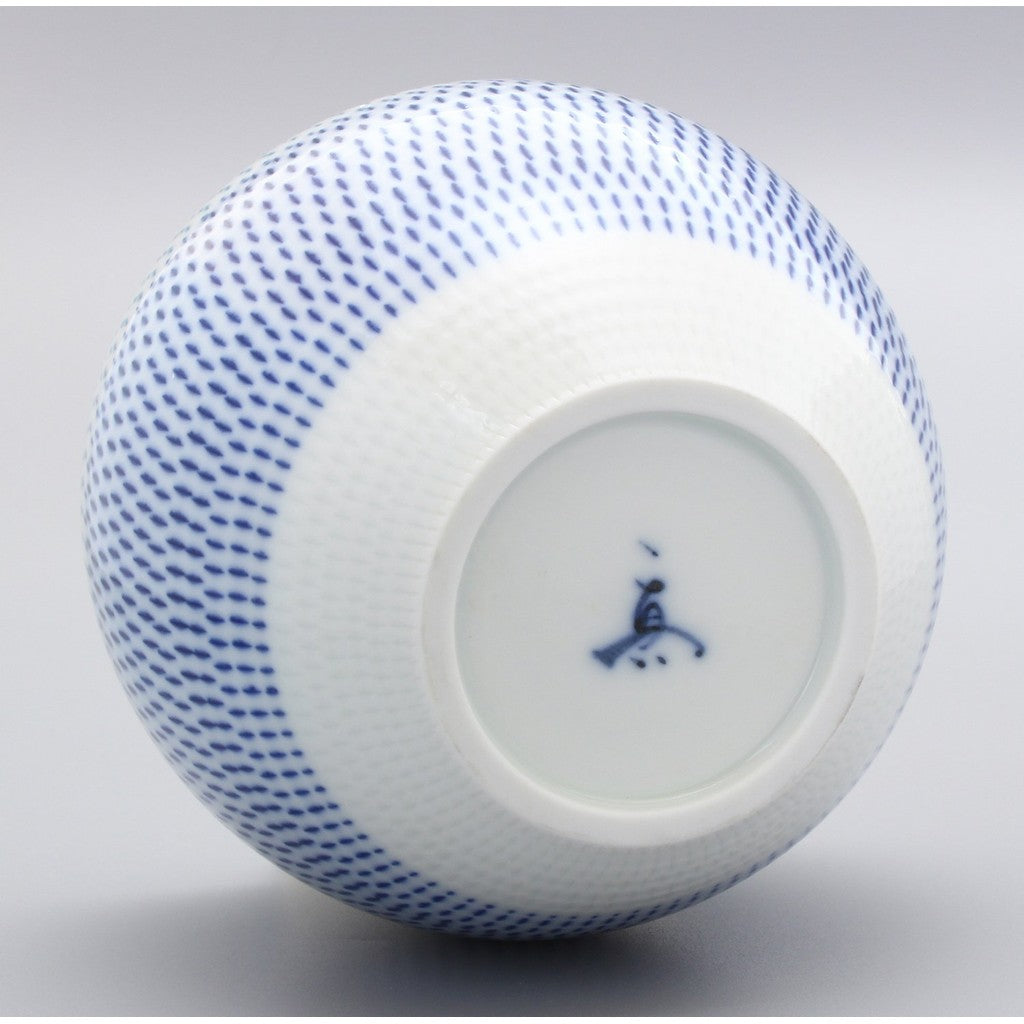 【made in japan】
Hasami Ware Isshin Kiln Colorful Kanna Round Cup Blue 22-028 - Elegant Japanese pottery perfect for tea or coffee enjoyment.