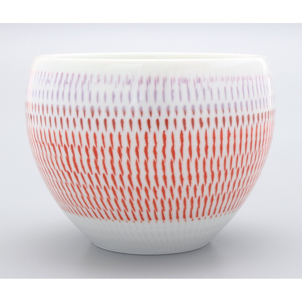 【made in japan】
Hasami Porcelain Isshinkama Colorful Kanna Round Cup Red 22-029 – Perfect for tea or coffee, this exquisite Japanese craftsmanship adds a vibrant touch to your tableware collection.
