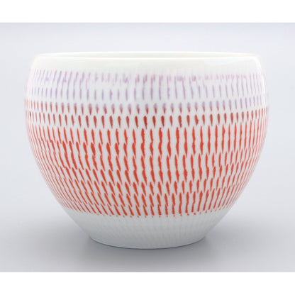 【made in japan】
Hasami Porcelain Isshinkama Colorful Kanna Round Cup Red 22-029 – Perfect for tea or coffee, this exquisite Japanese craftsmanship adds a vibrant touch to your tableware collection.