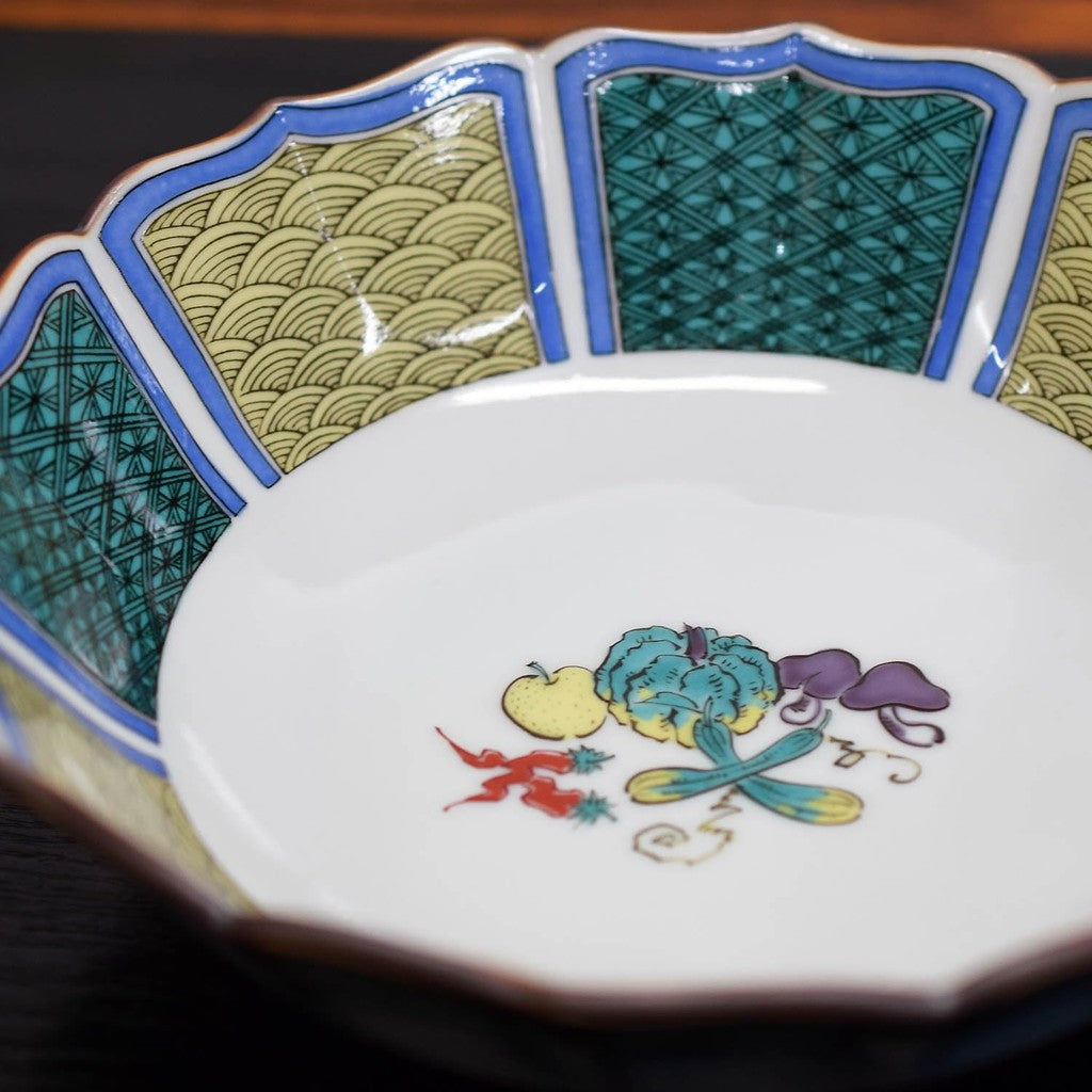【made in japan】
Elegant Japanese Kutani Pottery Serving Bowl - High-Quality Ceramic Dish for Traditional Dining, Small Patterned Vegetable Bowl, Made in Japan, Premium Tableware for Your Japanese Cuisine Collection.