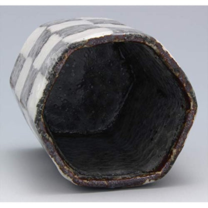 【made in japan】
Mino Ware "Miura Shigehisa" Hexagonal Yunomi Cup, Large Size, Diameter Approximately 7.5cm, Nezumi Shino Shimatsu, Made in Japan, Product Code 060-0010. Perfect for tea lovers and collectors.