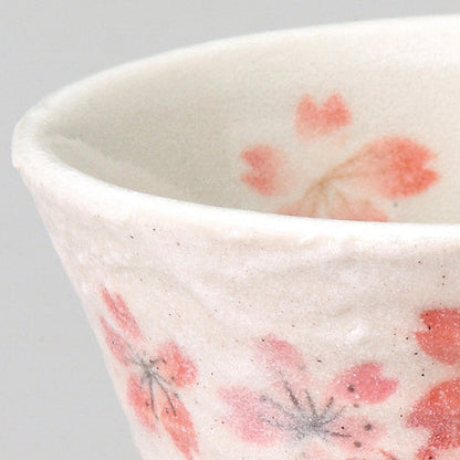 [Made in Japan] Munehō Kiln Sakura Tea Cup, Heian Cherry Blossom Design, Reversed Chawan Type, Red, φ9.5×5.8cm, Model 504-02-403. Perfect for traditional tea enjoyment.