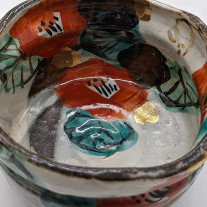 【made in Japan】
Mino Ware Wada Ichiro Matcha Bowl, Kutsugata Tea Bowl, Yunomi, 11×10cm, Kutsugata Gold-Glazed Camellia, Made in Japan, Model 105-0044. Perfect for tea ceremonies and traditional Japanese tea experiences.
