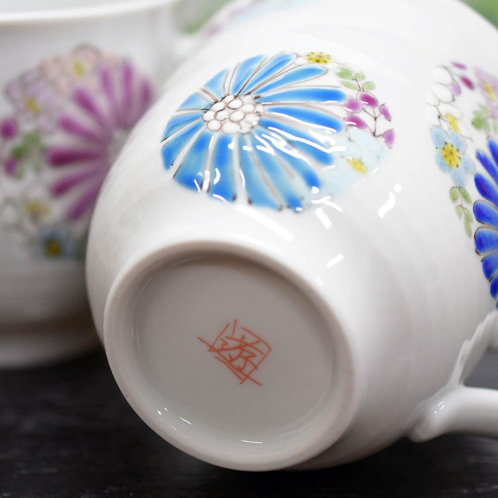 Waza no Kura Elegant Pair Mug Set, Kutani Porcelain Flower Design, Premium Quality Tableware, Made in Japan, Stylish Ceramic Drinkware