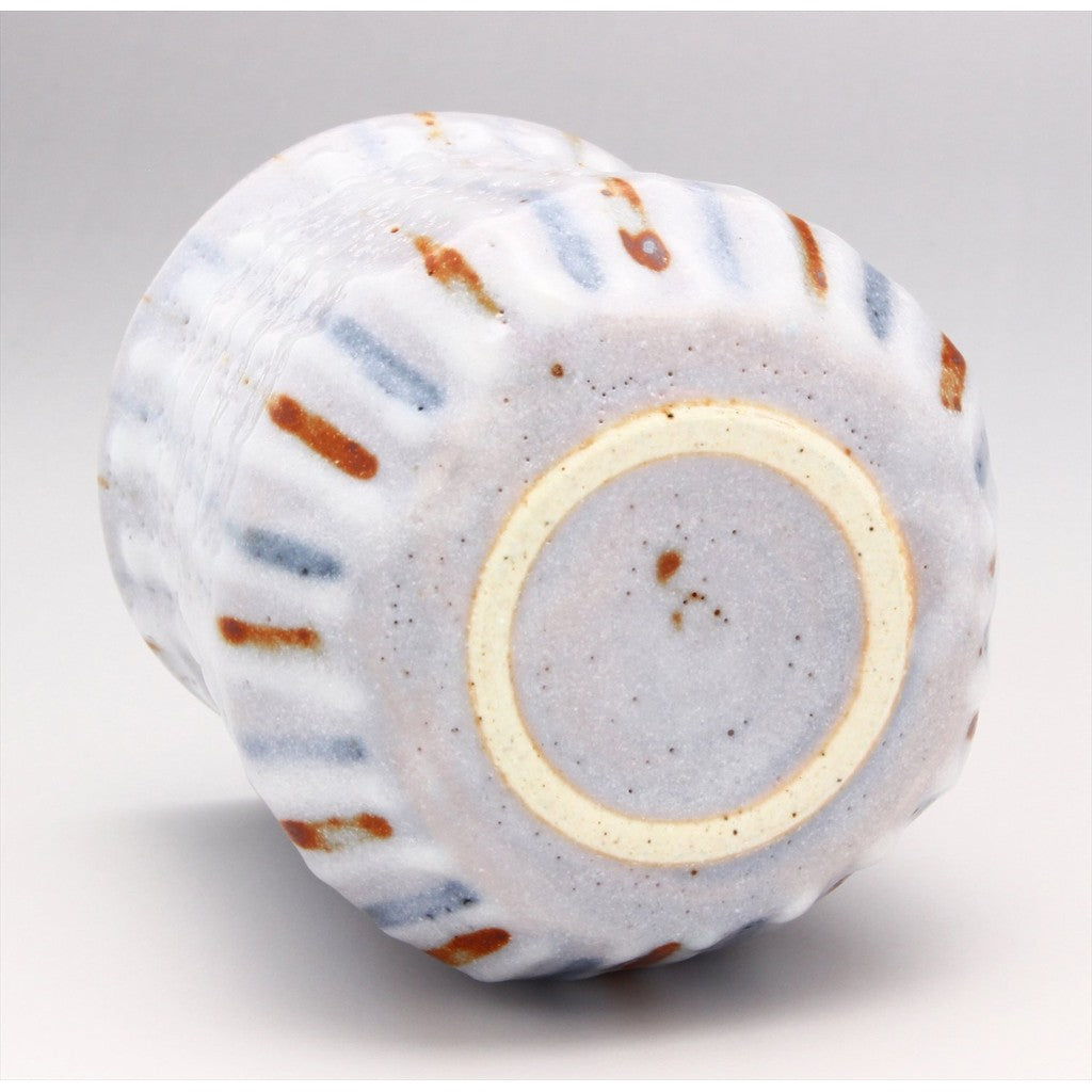 【made in japan】
Mino Ware Kato Mitsuo Large Yu-Don Cup 240ml Capacity, Approx. Diameter 7.7cm x Height 8.6cm, Blue Shino Jukusa, Made in Japan, Product Code 553-0001. Perfect for Tea Lovers!