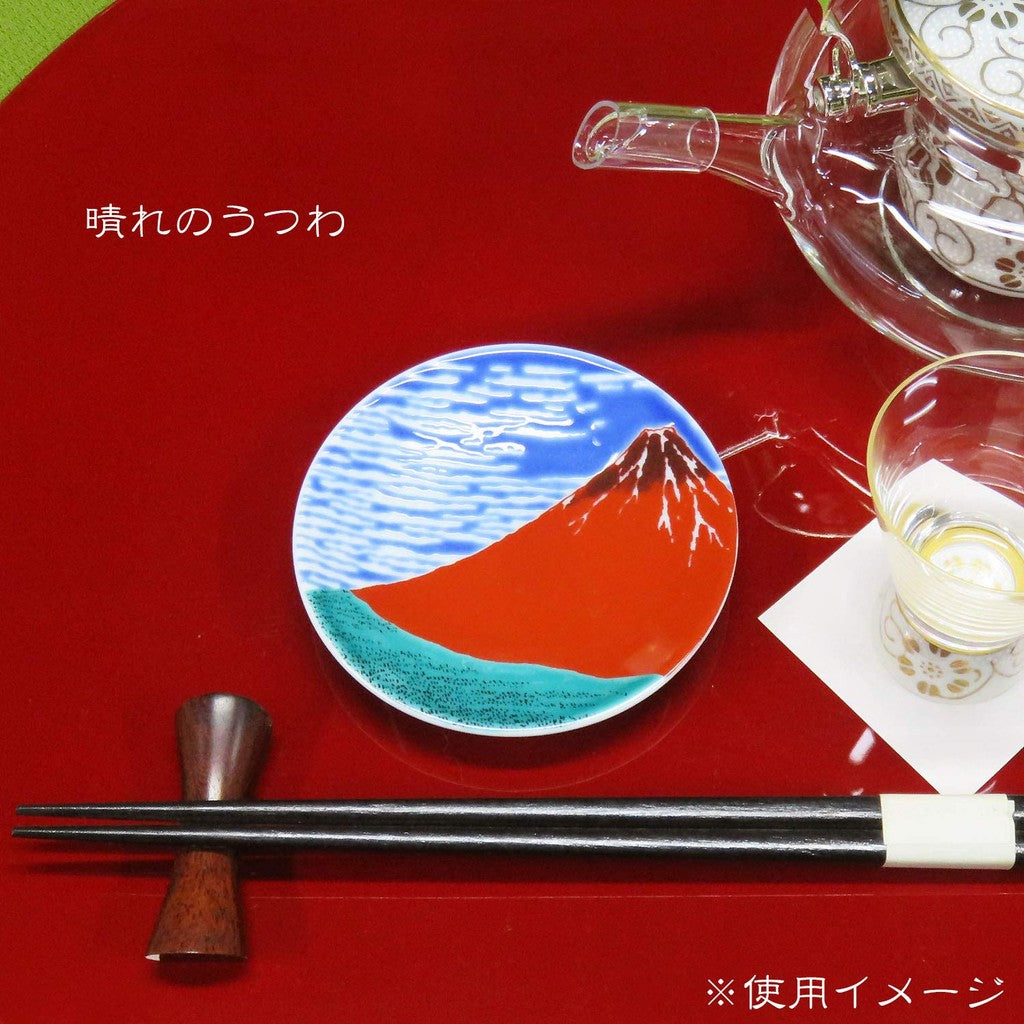 【made in japan】
Elegant Japanese Kutani-yaki Saucer - Stylish Small Dish Featuring Mount Fuji Design, Perfect as a Decorative Plate or Side Dish for Traditional Japanese Dining.