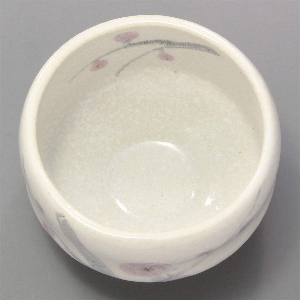 【made in japan】
Minoyaki Relaxing Bowl with Tea Saucer, Japanese Made, Red Plum Design, Model 503-01 - Perfect for Enjoying Your Favorite Beverages in Style and Comfort.