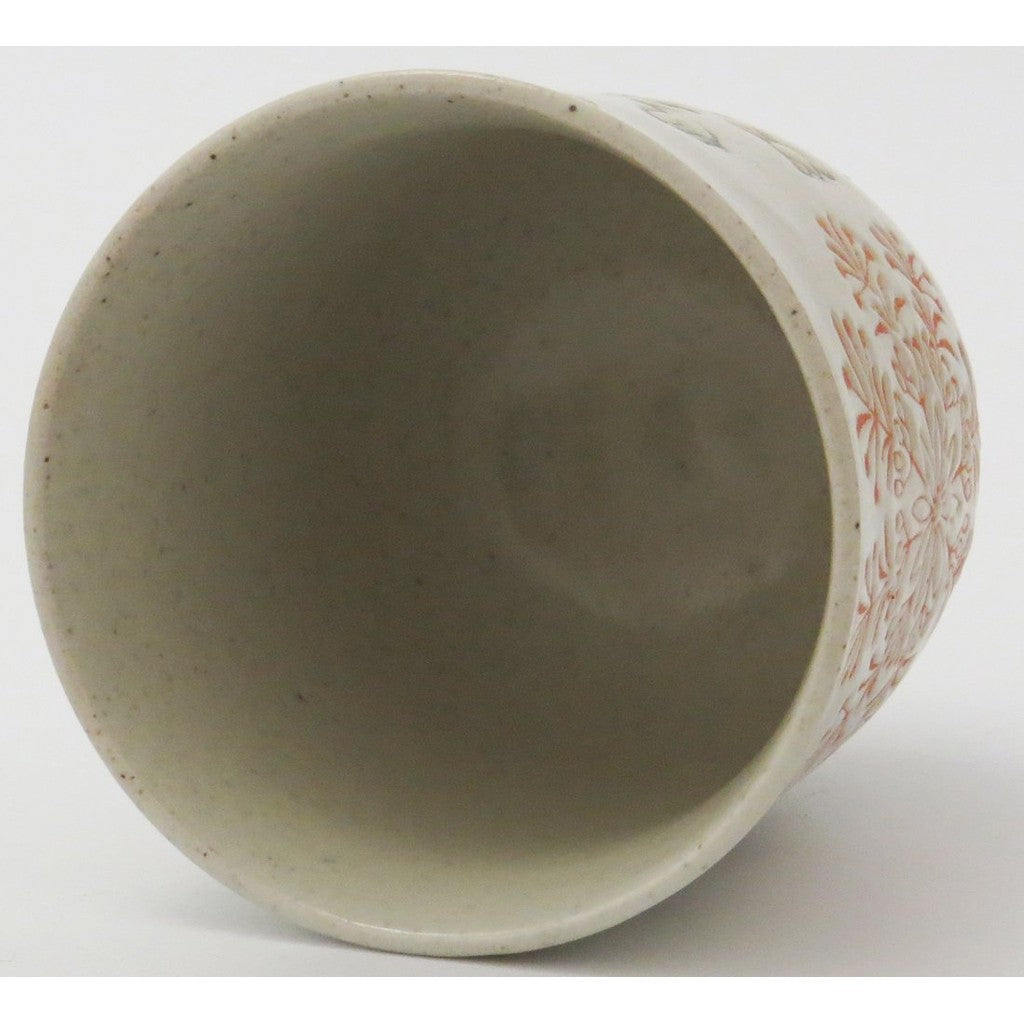 【made in japan】
Hasami Porcelain Kunzan Teacup in Red with Wavy Petal Design - Ideal for Tea Lovers and Traditional Japanese Ceramics Enthusiasts. Perfect for Daily Use or Collecting!