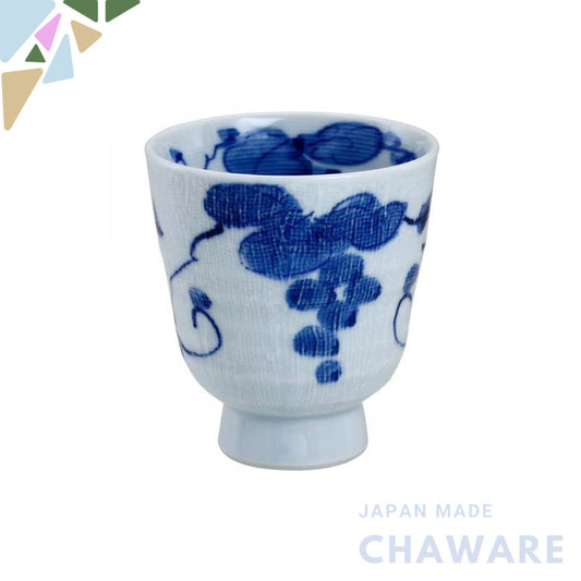 【made in japan】
Stylish Japanese Tea Cup: Arita Ware Internal and External Grape Design, Extra Large Porcelain Teacup, S