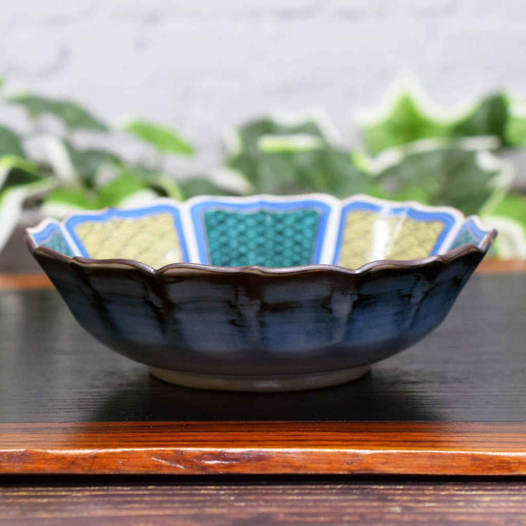 【made in japan】
Elegant Japanese Kutani Pottery Serving Bowl - High-Quality Ceramic Dish for Traditional Dining, Small Patterned Vegetable Bowl, Made in Japan, Premium Tableware for Your Japanese Cuisine Collection.