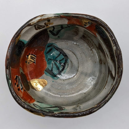 【made in Japan】
Mino Ware Wada Ichiro Matcha Bowl, Kutsugata Tea Bowl, Yunomi, 11×10cm, Kutsugata Gold-Glazed Camellia, Made in Japan, Model 105-0044. Perfect for tea ceremonies and traditional Japanese tea experiences.