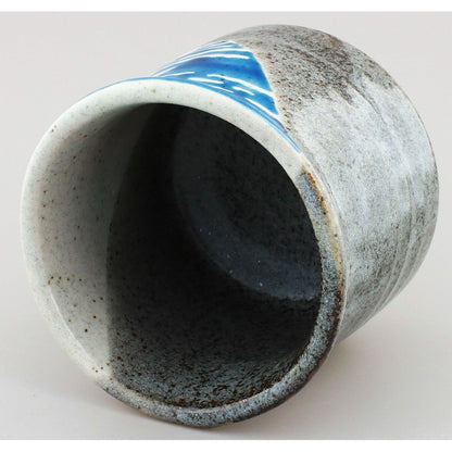 Kutani Ware Large Teacup - Hokusai "South Wind, Clear Sky" K9-726, a perfect blend of traditional craftsmanship and artistic elegance for tea lovers. Teacup